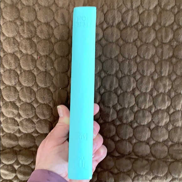 Floral Embossed Teal Colored Holy Bible - Picture 9 of 11